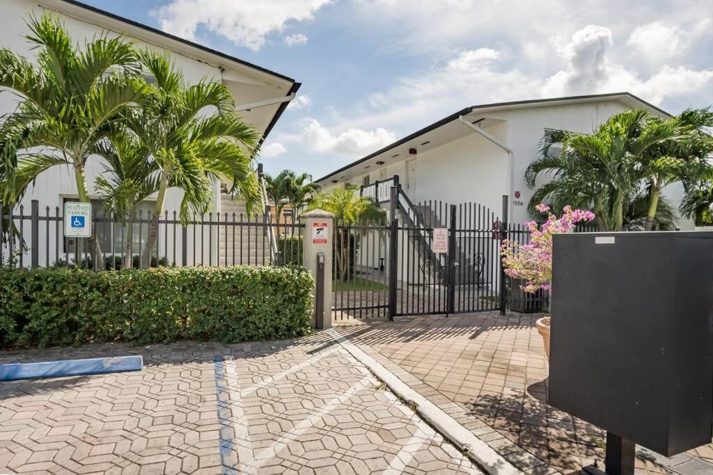 A2 - Endless Summer Vacation Rentals - 3 Bedroom Apartment Close To Casino Fort Lauderdale Exteriör bild